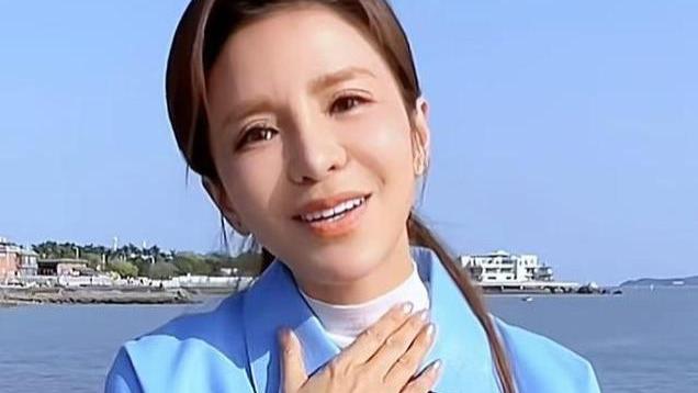 央视主持朱迅：父母离世，抗癌14年，如今51岁的她状况如何？