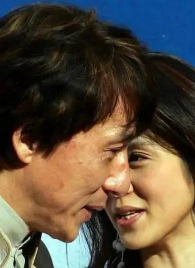 2003年，“玉女”杨采妮时隔6年，因负债超100万被迫复出拍戏，消息一出，成龙