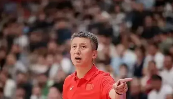 中国男篮的集训时间是大年初二，从球迷的角度来看，很不人文。春节是传统节日，球员也