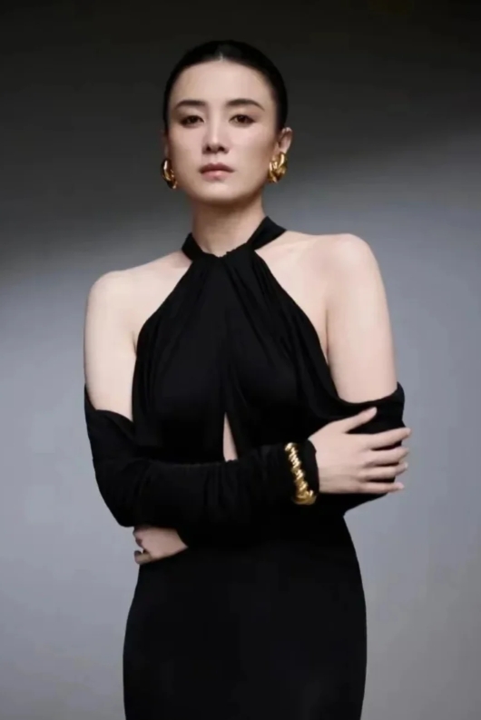 白玉兰奖落旁家，宋佳深夜发文忆辉煌！