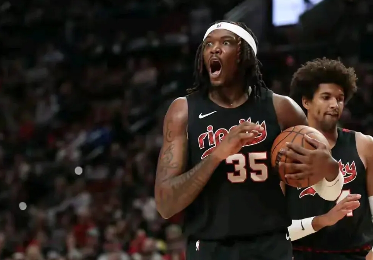 火箭交易罗威，真的有用吗，亚当斯打替补就可以，浪费选秀权了。
第一，火箭正在积极