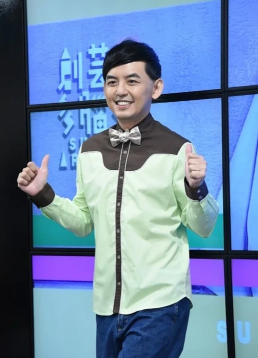 历经风波，黄子佼重返舞台，再创辉煌