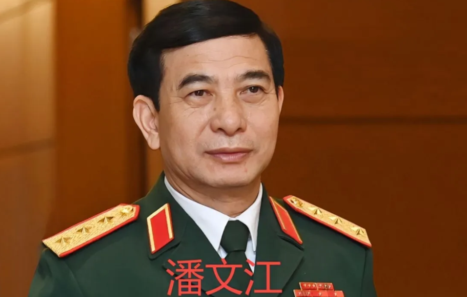 越南非同寻常的动作。越南防长潘文江访问菲律宾后，又马不停蹄去访问美国，而且一待就