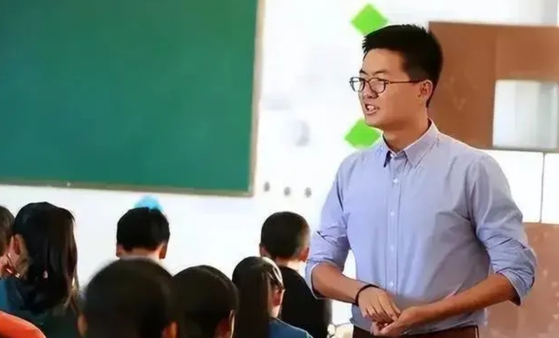 你发现了没，现在男老师越来越稀缺，有以下十二点原因：
第一：教师职业的薪资待遇相