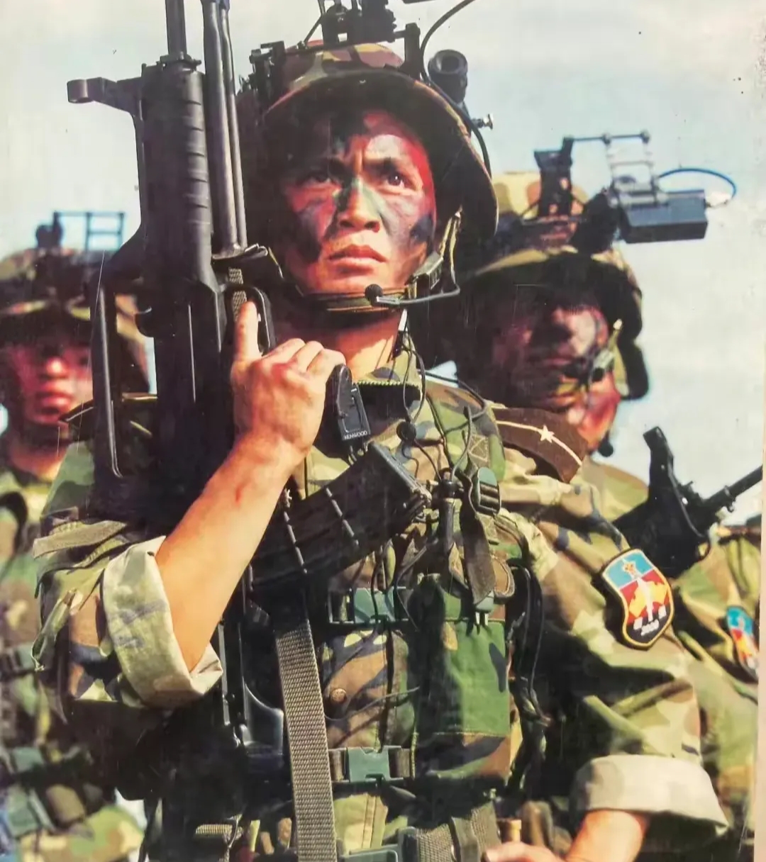 知道这套中国陆军最早的单兵作战系统的军迷，孩子估计都上小学了吧！

九十年代末期