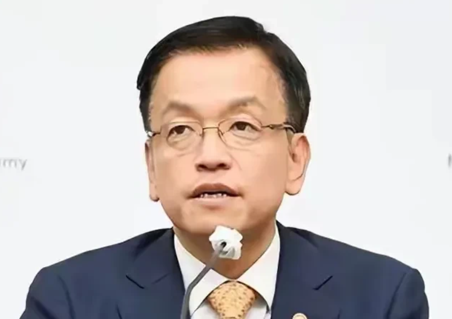 关键时刻，韩国新任代总统崔相穆采取果断措施！

据美联社2025年1月1日最新消