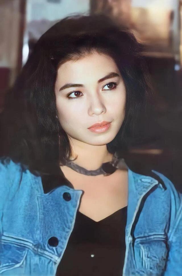 为了爱情息影，如今无儿无女，孤身一人