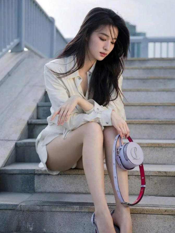 王楚然的腿是真绝啊，不知道便宜谁了！