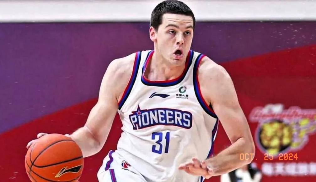 随着今晚CBA全部结束！6大数据之最：
1、得分最高：詹姆斯（34分，天津的）