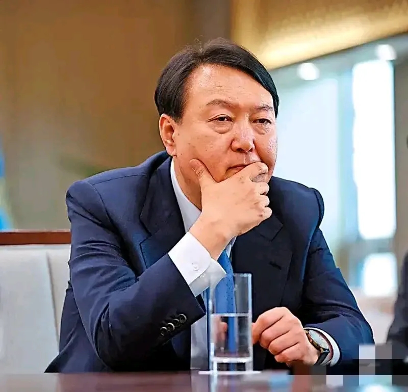 尹锡悦真硬气，硬刚到底，决不投降认罪!