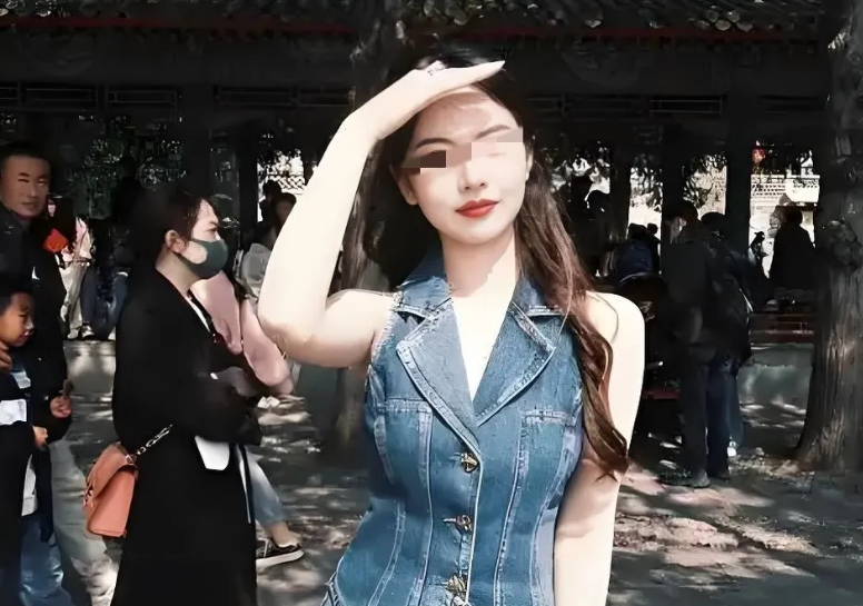 湖北，一男子花光10万积蓄，只为听女主播甜甜的叫他一声“哥哥”，没钱打赏了，对方