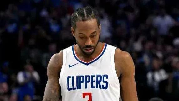 还好乔治跑得快，不然又被伦纳德拖累，伦纳德被爆可能赛季报销