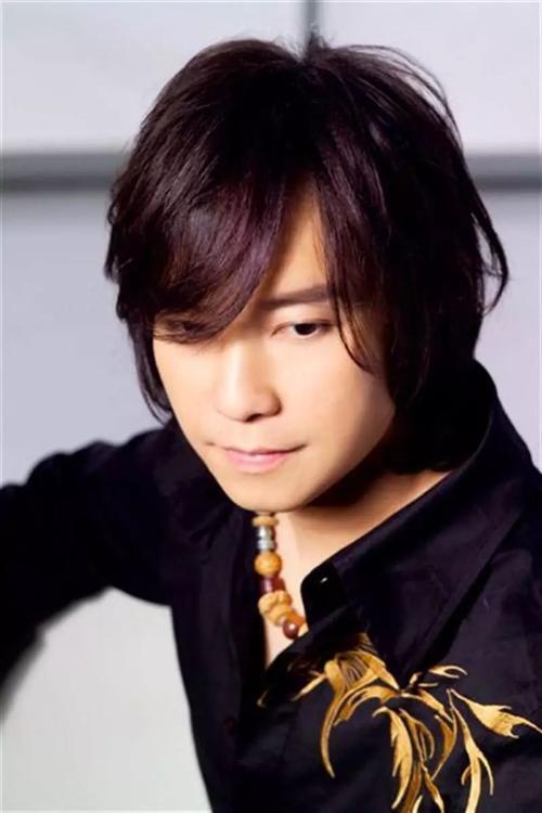 邰正宵是男歌手、音乐人、演员