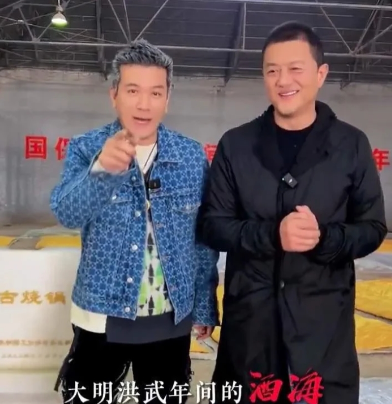 怪不得杨子爱跟李亚鹏玩
原以为是两个王者，其实居然是青铜选手。两个人经常在一起交