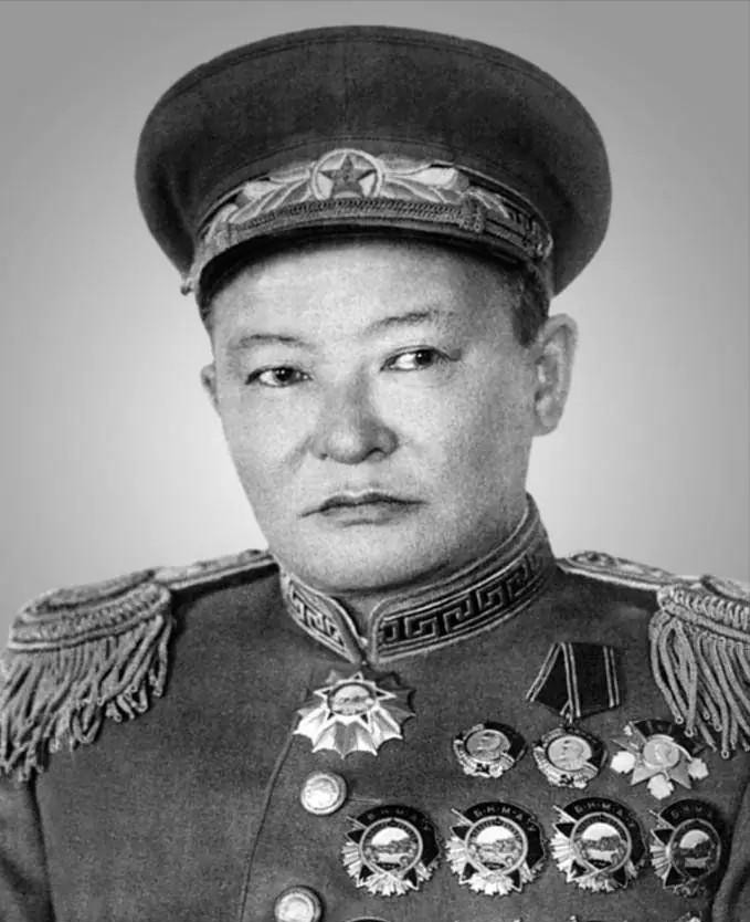 1937年，中国失去了外蒙古这片相当于三倍法国大小的土地。这背后，乔巴山扮演了重