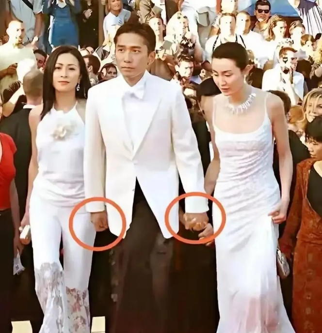 快来看梁朝伟的超搞笑 “黑历史”！有一张照片那可太绝啦，就像是在上演一部超抓马的