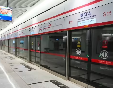 12 月 15 日随着北京地铁 3 号线的开通，北京朝阳站实现地铁换乘。自此，北