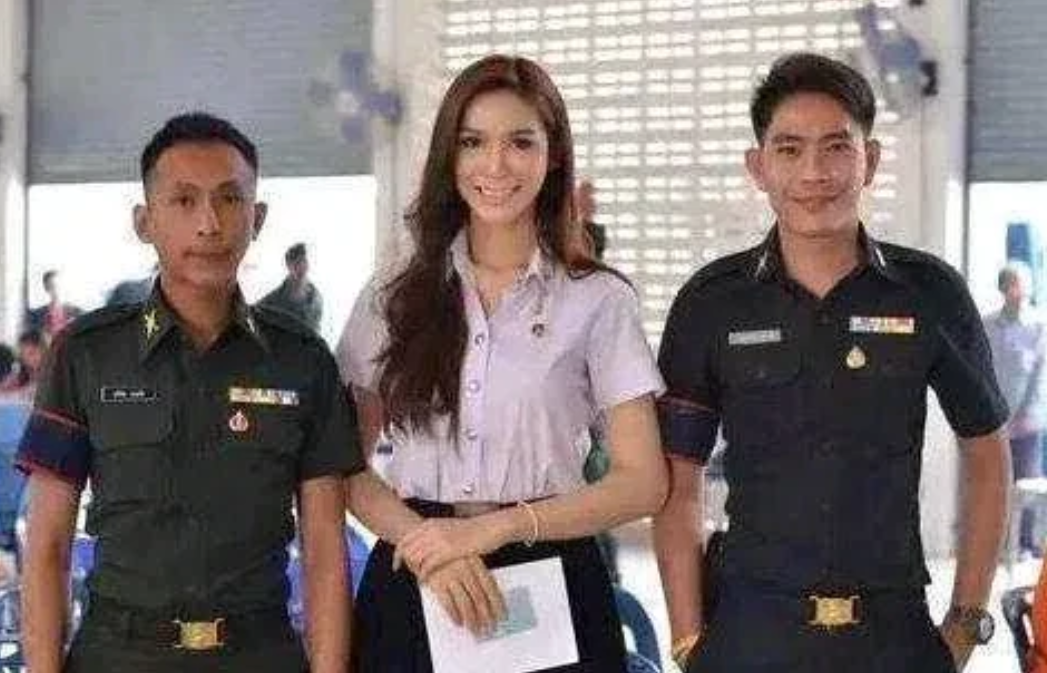 在泰国啊，有个挺特别的规定。要是你彻底变成了女性，也就是不光切除了男性生殖器官，