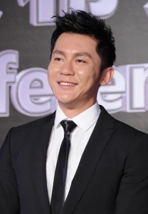 李晨：大黑牛的力量与魅力，塑造全方位艺人