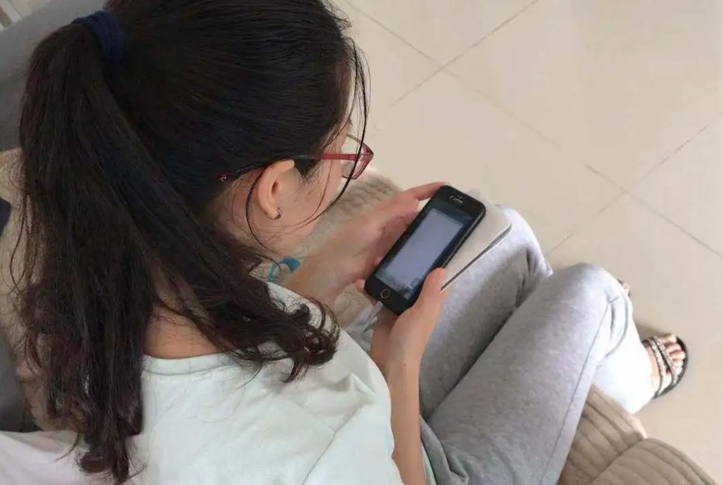 “这个女子彻底火了！”广东广州，一女子为找丢失的手机，跨越60公里，扫楼500多
