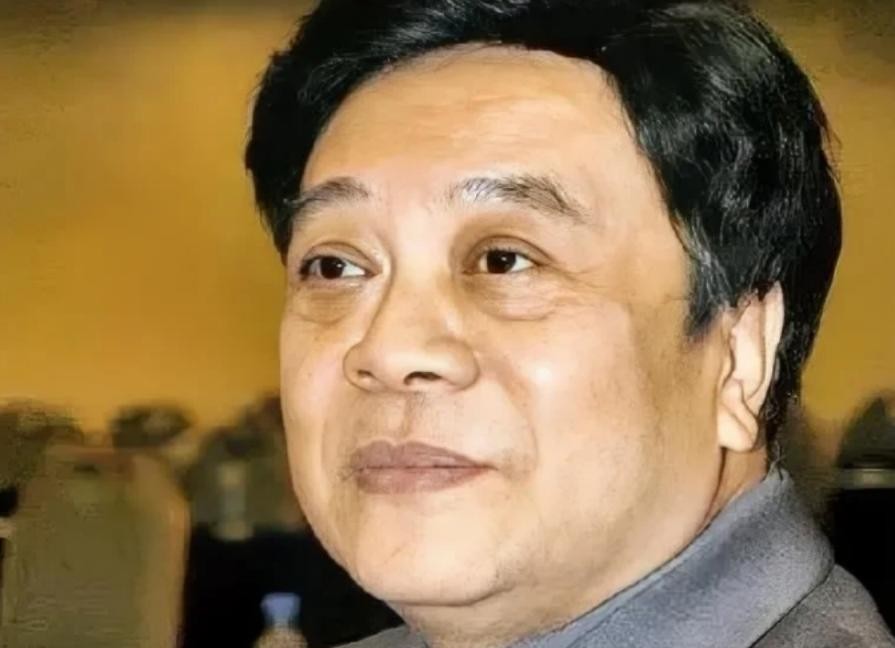 2004年，饶颖站上法庭，以声泪俱下的控诉揭露了著名主持人赵忠祥，她指控赵多年来
