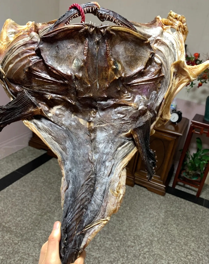 前两天收到一位福建老友寄来的包裹，满心期待地以为是啥好东西，结果一打开，我瞬间瞪