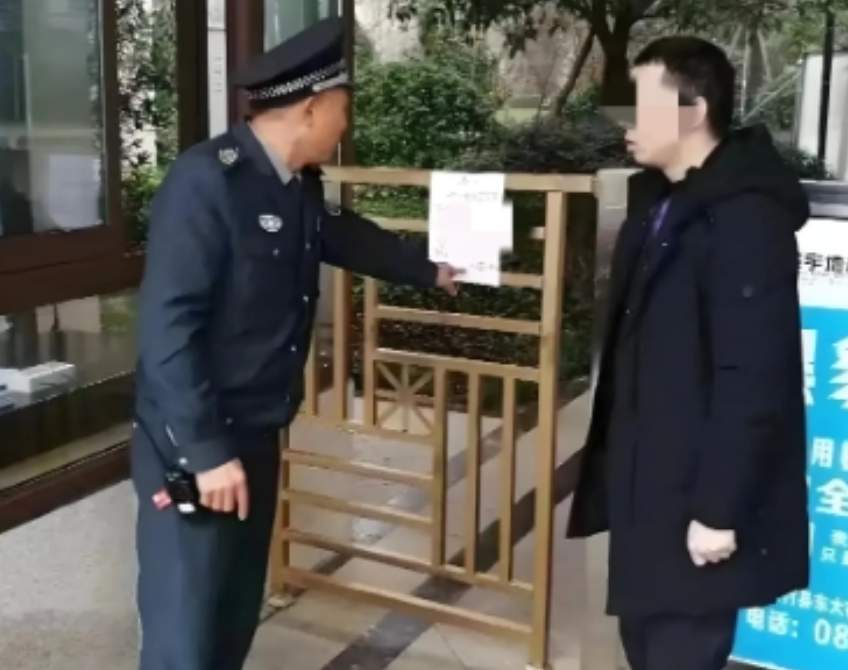 2023年5月，一业主开车回家，在小区门口，被保安拦住，说他车辆没有登记，不让进