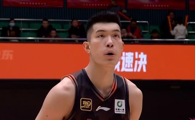 赛季大黑马！山东队吊打“强队杀手”，上半场领先17分，下半场持续压制，三节领先2