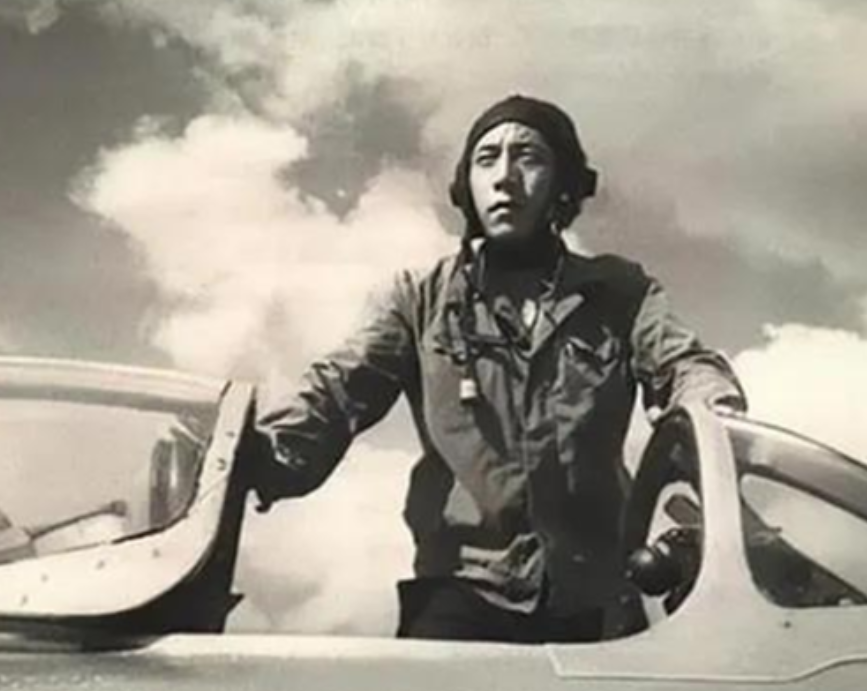 1990年，飞行员王宝玉驾机叛逃之后，苏联人蒙上他的眼睛，要把他送到美国，王宝玉