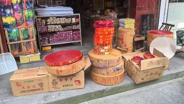 央视四天多次就解禁烟花爆竹发声，强调不要一刀切，真是苦口婆心