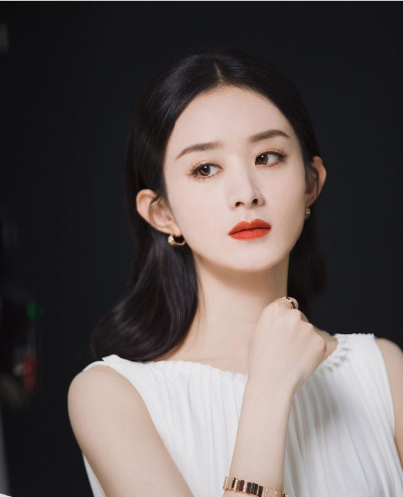 娱乐圈的爱情故事总是充满了戏剧性和不确定性，赵丽颖与冯绍峰的婚姻也不例外。两人因