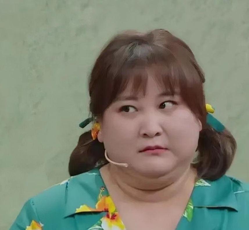 贾玲瘦下来的样子，简直太惊艳了。人的潜力真是难以想象，贾玲为了拍摄电影《热辣滚烫