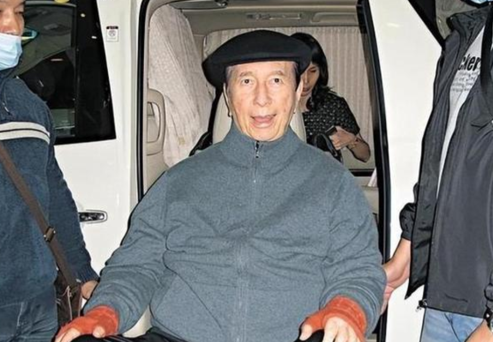 赌王何鸿燊生前花15亿打续命针，去世后千亿家产如何分割引人好奇！财产争夺战最大赢
