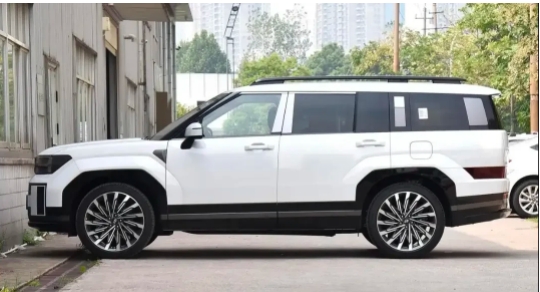 家人们，最近我在看六座车，现在车价降得太疯狂！奥迪 Q7 50 多万能落地，宝马