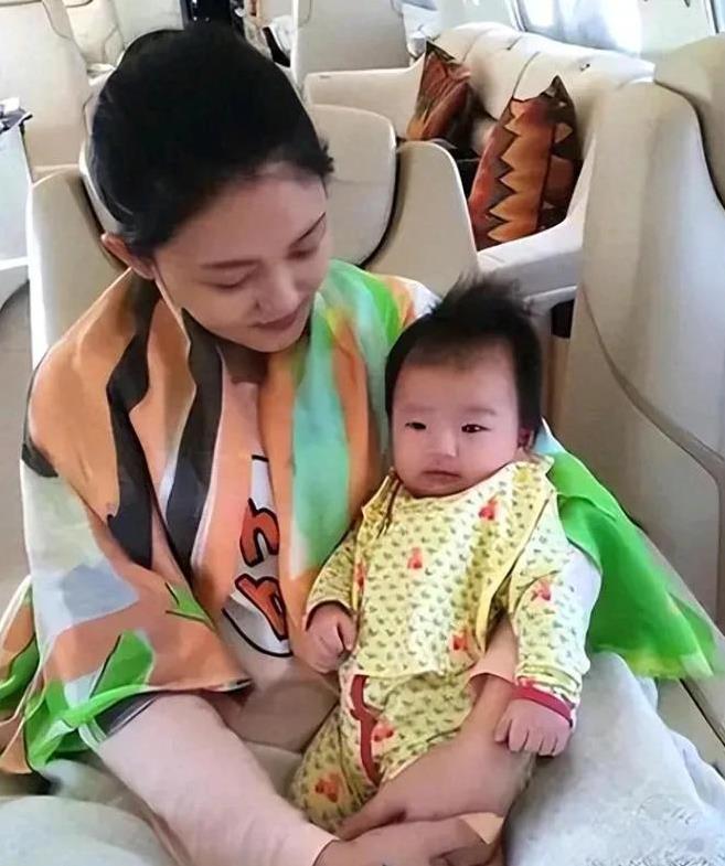 父女情深啊，小玥儿对着汪小菲说：爸爸，你为什么现在才来看我？
让人戳心了，就因为
