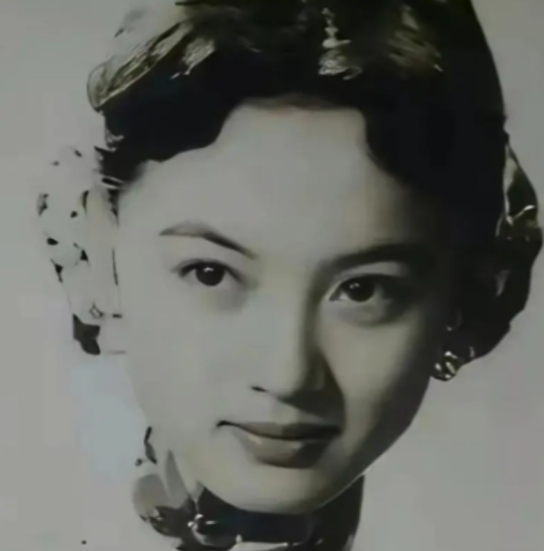 1918年，美女人妻钱秀芬应约到唐继尧家中打麻将。谁料，唐继尧居然当着几位妻妾的