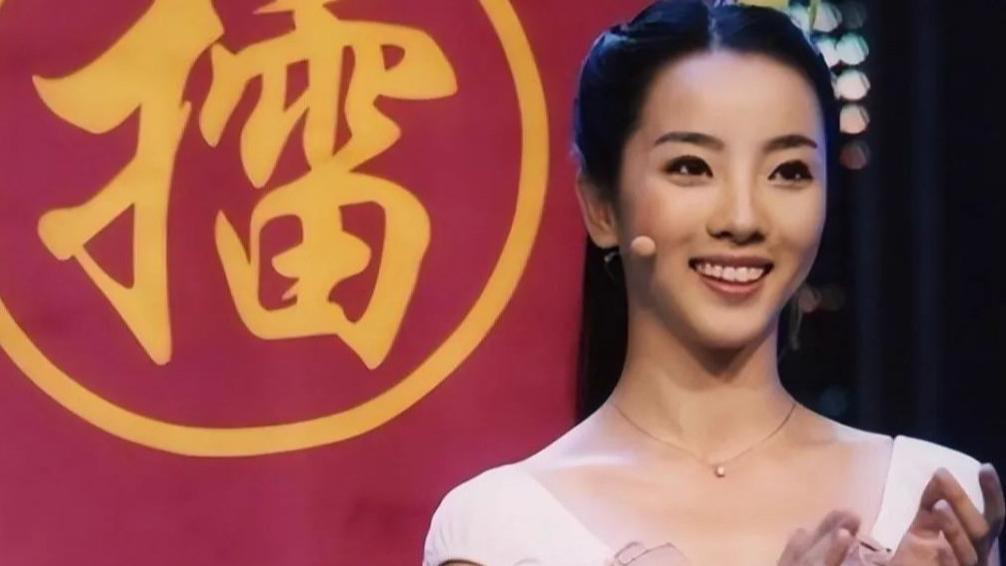 前央视主持李思思：嫁给初恋三年生俩娃，如今却成为掉价网红