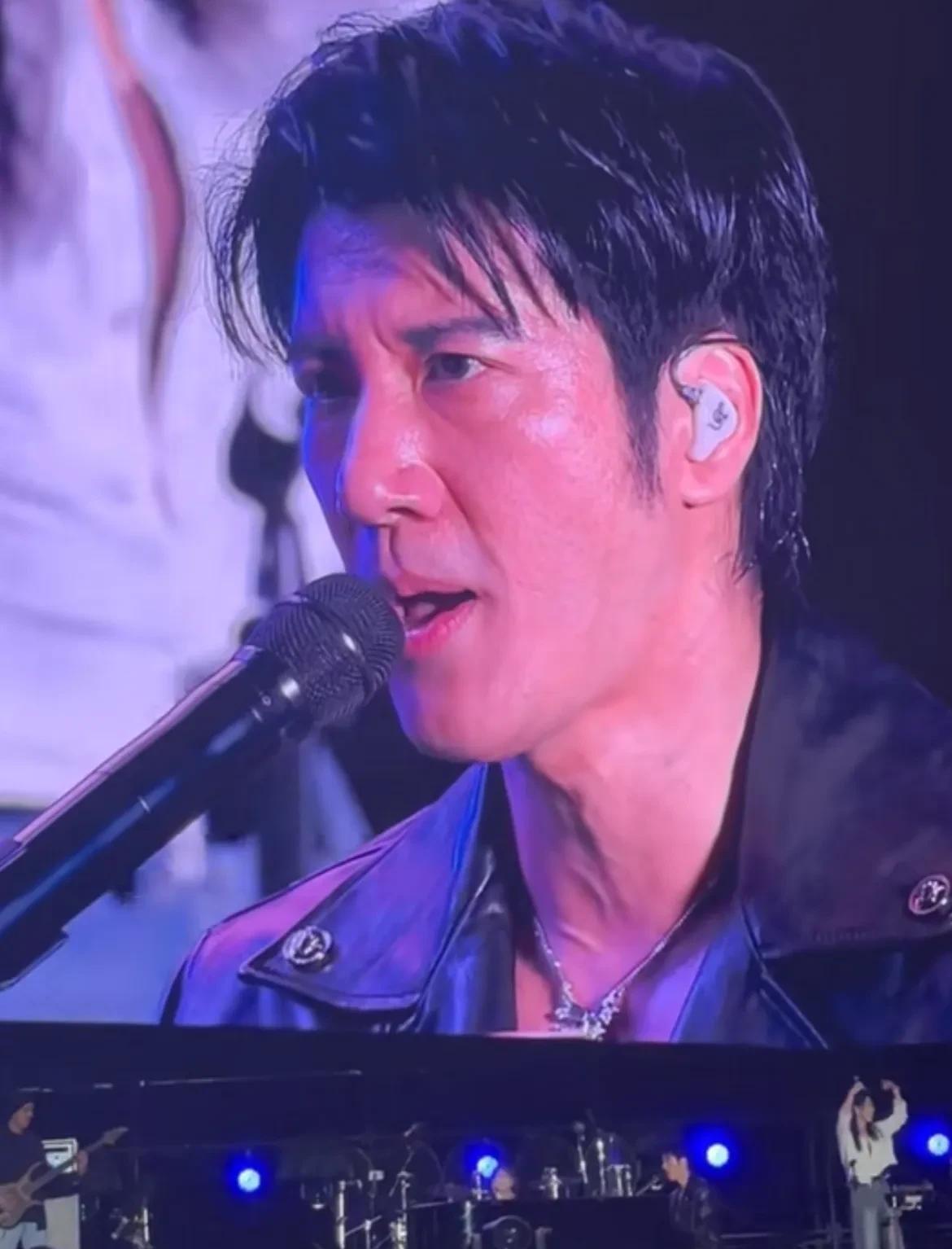 这段婚姻毁了一个好女人和一个好歌手，两败俱伤！从一流歌手到只能拼盘演唱会，这位优