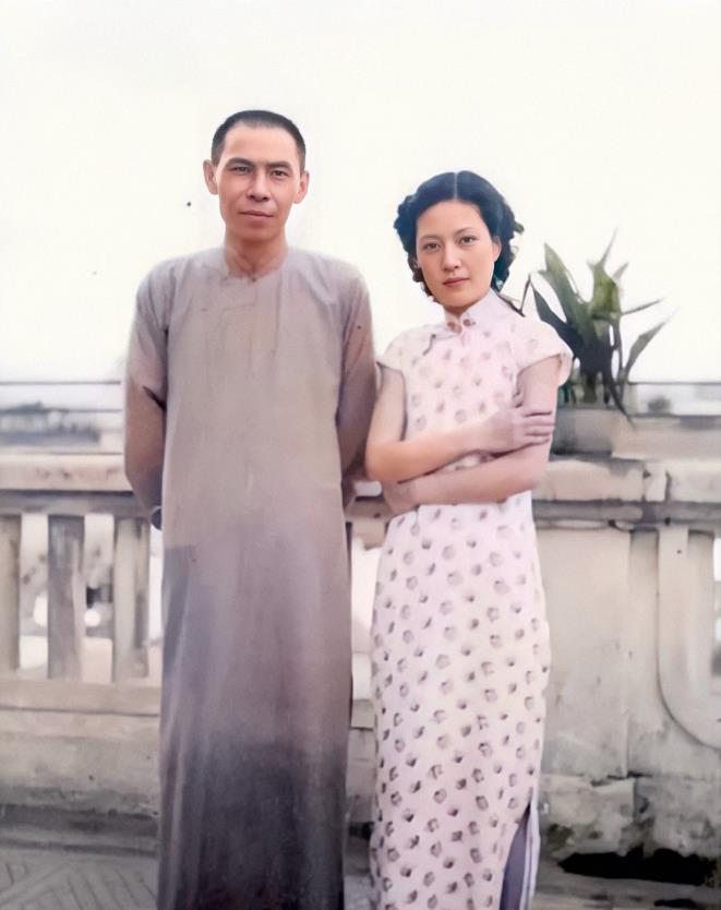 1965年，杜月笙的四姨太姚玉兰外出打牌，突然感到全身发热，焦躁不安，她心中涌起