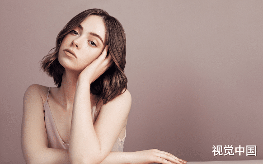 男友当着我的面，向白月光求婚了……