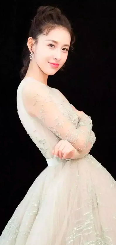 贾青：用坚持与热爱，在演艺界绽放光芒