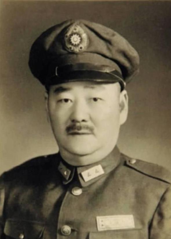 1948年12月，刘峙的办公室主任郭一予，装扮成难民想逃出包围圈，邱清泉得知后大