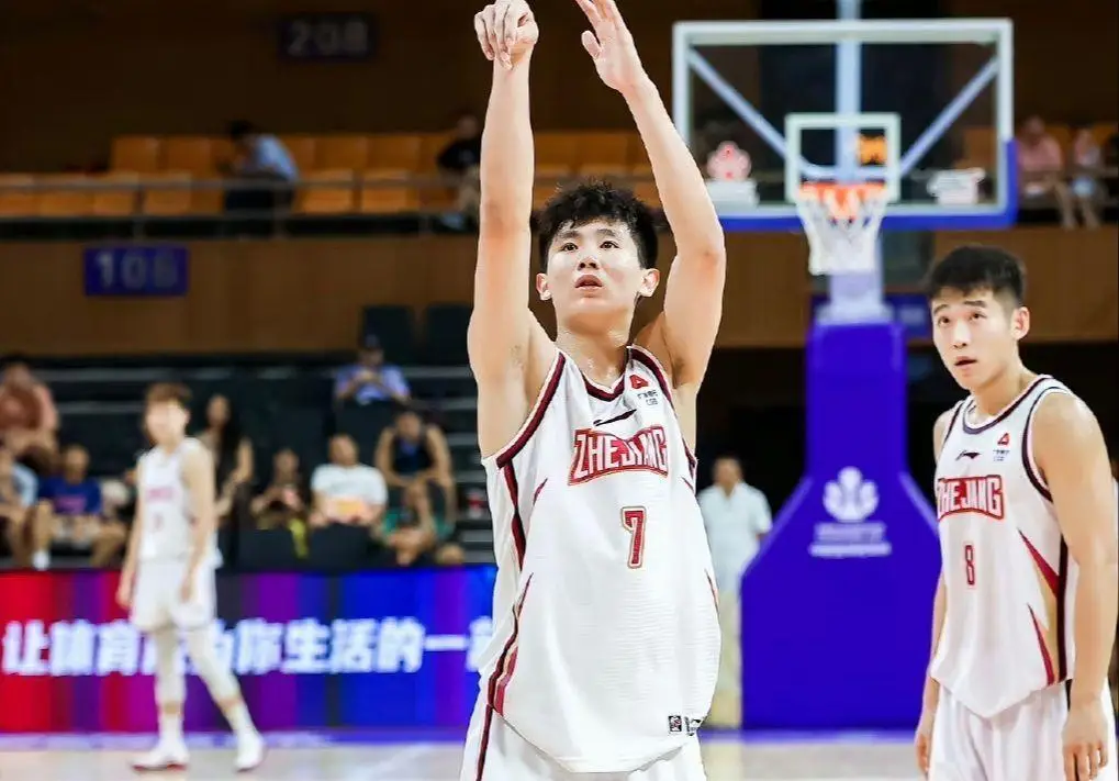 最强高中生07小将，李悦洲：CBA首秀7分6助攻。