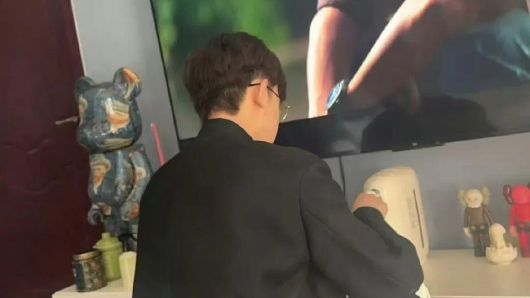 李明德前女友发文曝对方虐待动物、劈腿、素质低！