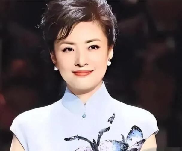 跨界女神的璀璨人生：周涛与董卿的梦想之旅