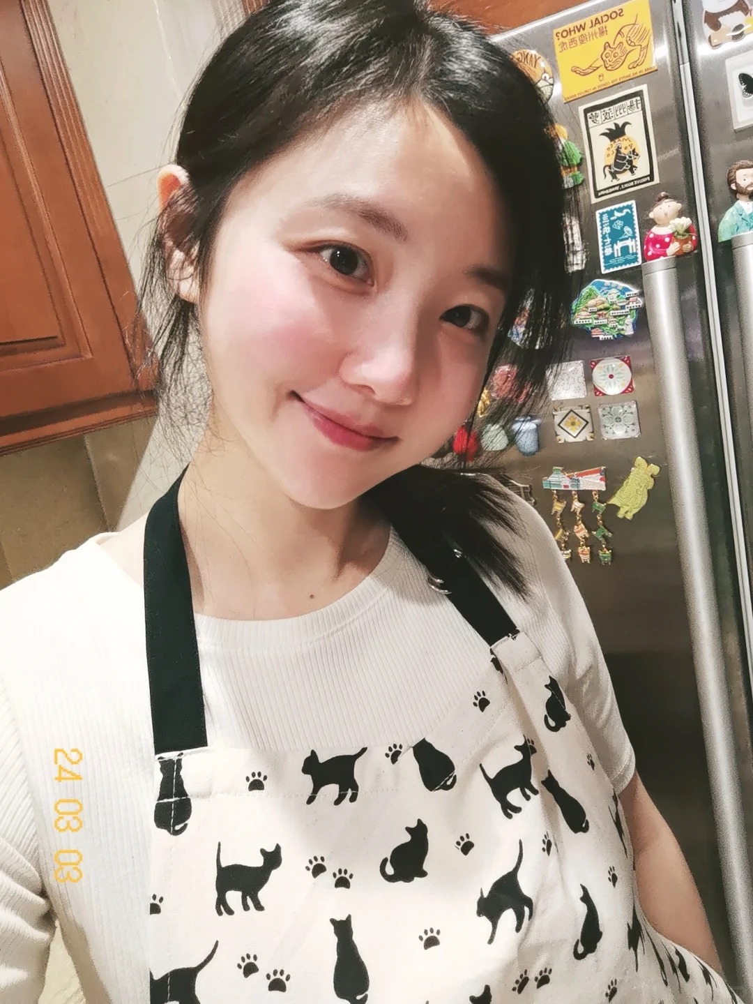 周末，猫咪围裙，手账
新买的猫咪围裙，小猫鼓励我多做饭。
周末天气很晴朗，玄武湖