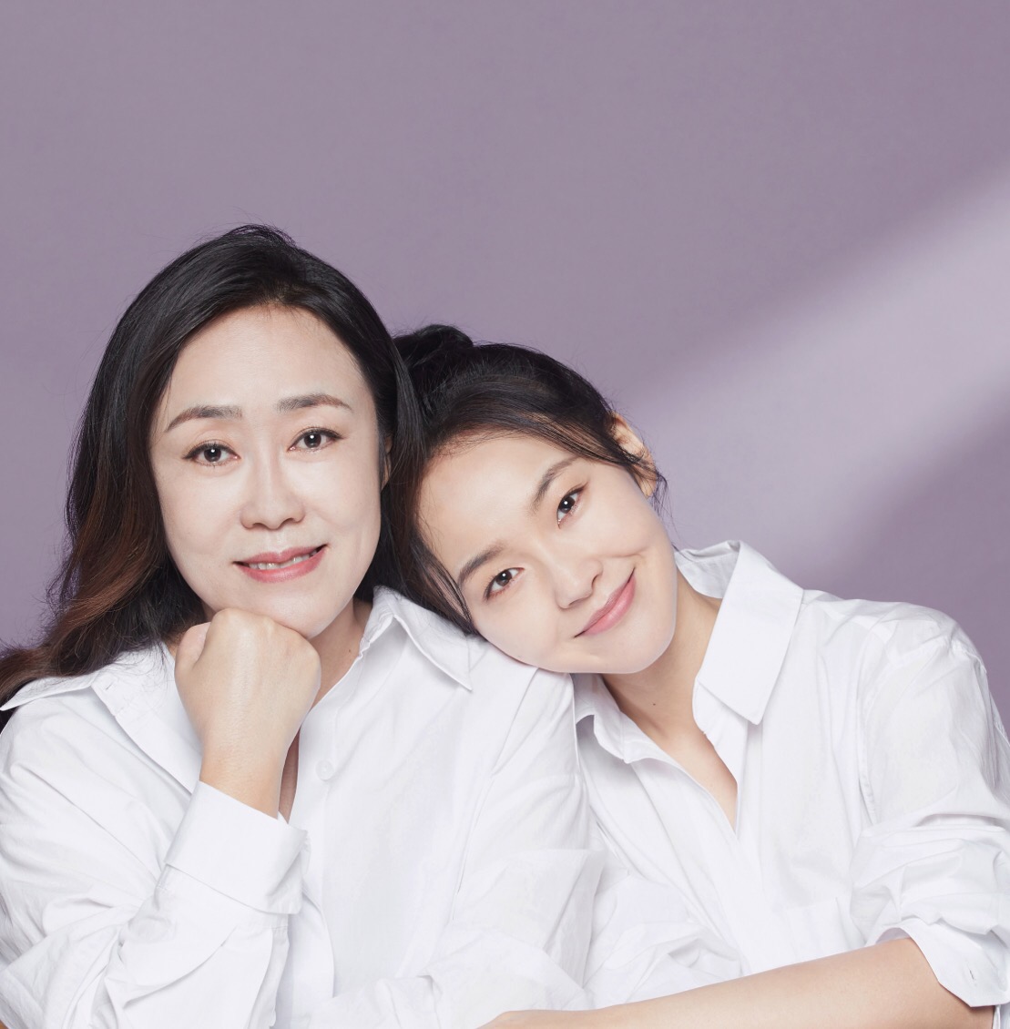 张佳宁自己没有结婚，却教准继父如何追求她妈妈，撮合妈妈二婚。
2003年，张佳宁
