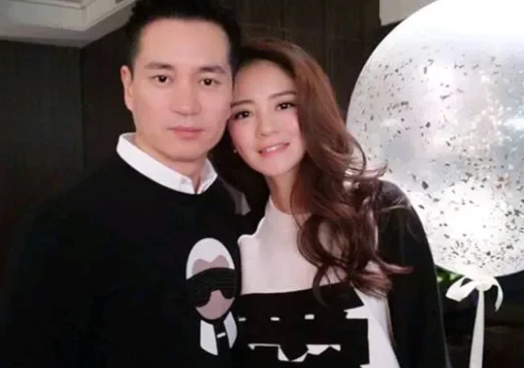 安以轩这情路真够坎坷的。
钟意汪小菲，还没来得及告白，就被大S捷足先登。
好不容