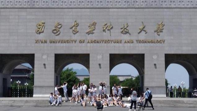 我国九成以上大学面临着教学内容与时代脱节的问题，应如何破局？