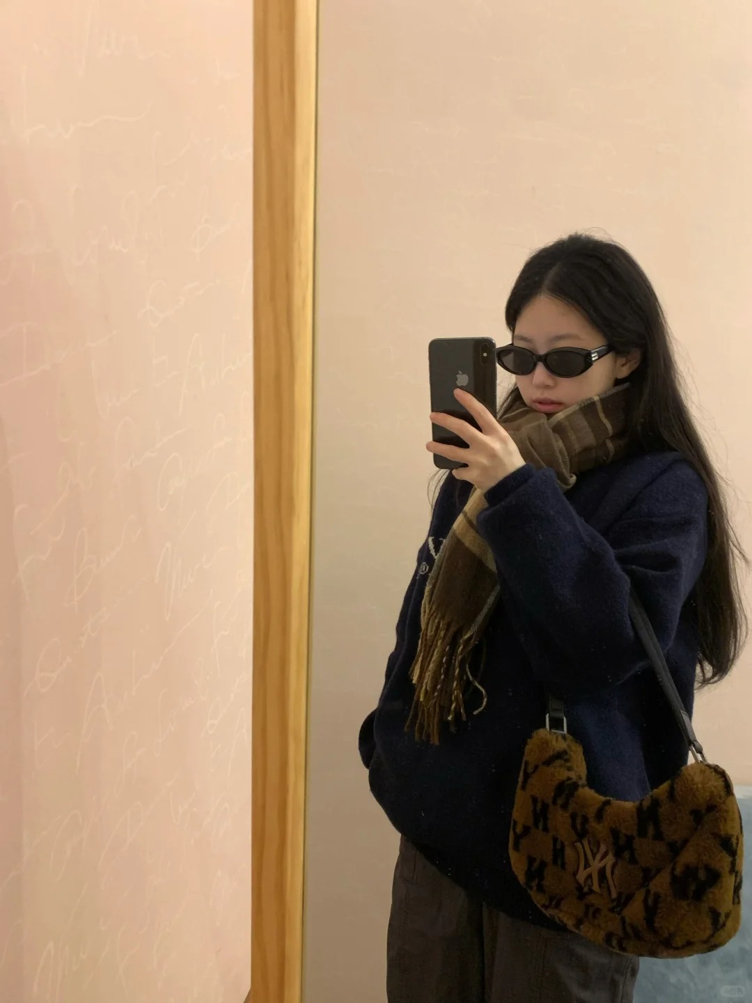 Jennie我的时尚缪斯（合集
期待春天🫶🏻
你们喜欢哪套呀～